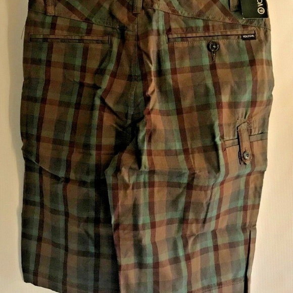 Vintage NWT Volcom Cargo Plaid shorts Youth - Picture 2 of 8
